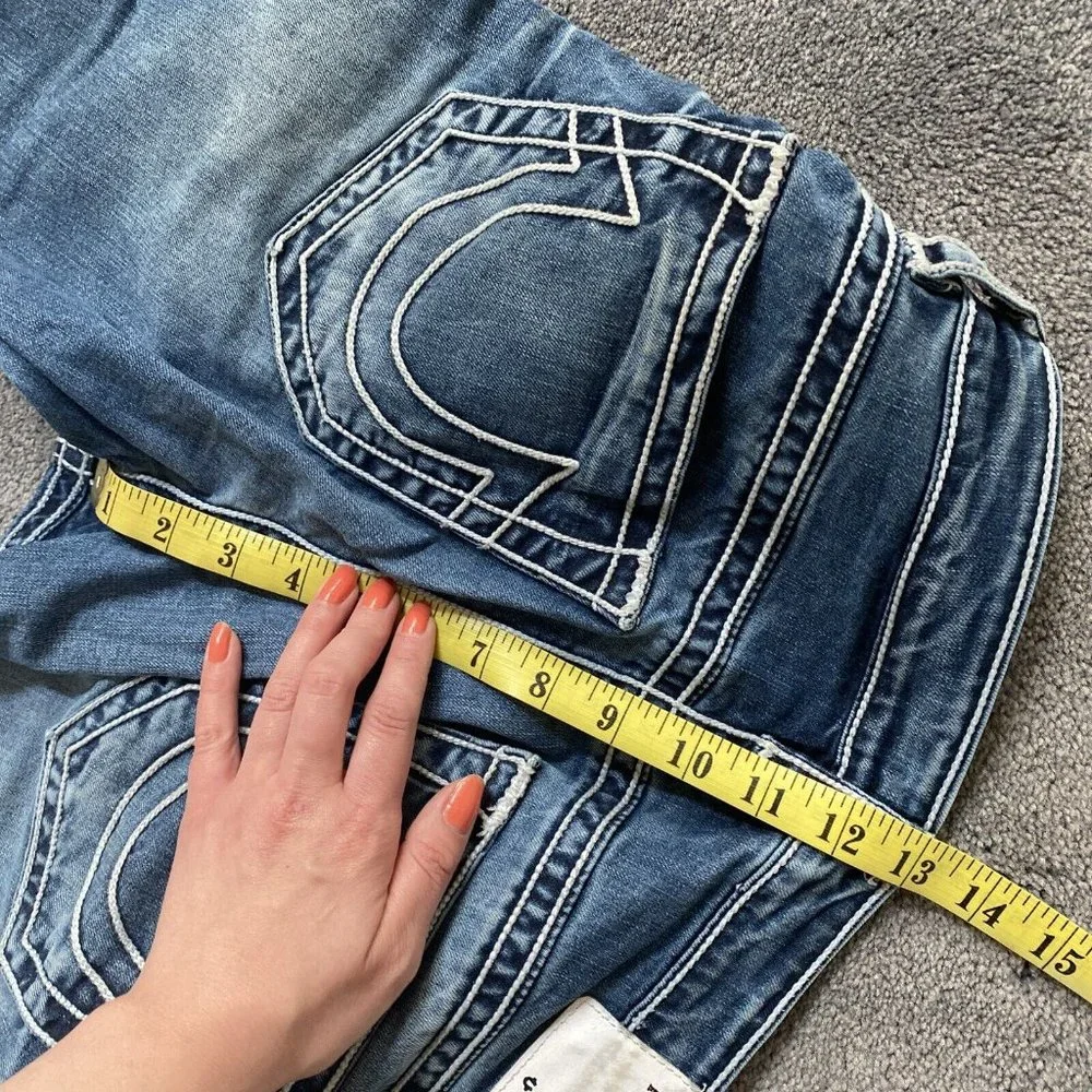 True Religion 28 Mid Rise Slim Cropped Light Wash Blue Jeans T Stitch y2k 29 - Picture 8 of 14